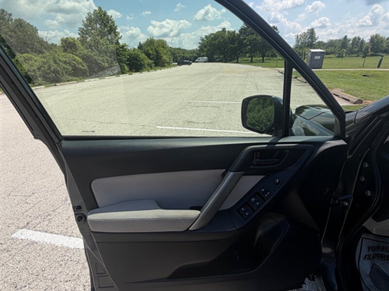 2015 Subaru Forester 2.5i Premium - Photo 21 - Midlothian, IL 60445