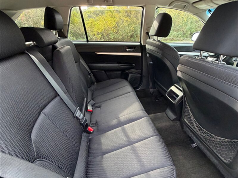2011 Subaru Outback 2.5i Premium - Photo 19 - Midlothian, IL 60445