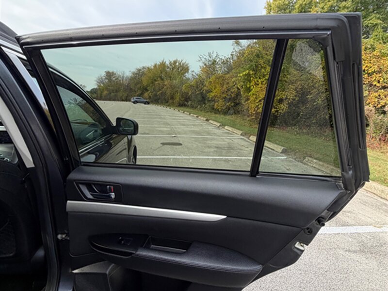 2011 Subaru Outback 2.5i Premium - Photo 24 - Midlothian, IL 60445