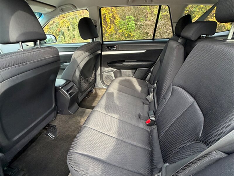 2011 Subaru Outback 2.5i Premium - Photo 20 - Midlothian, IL 60445