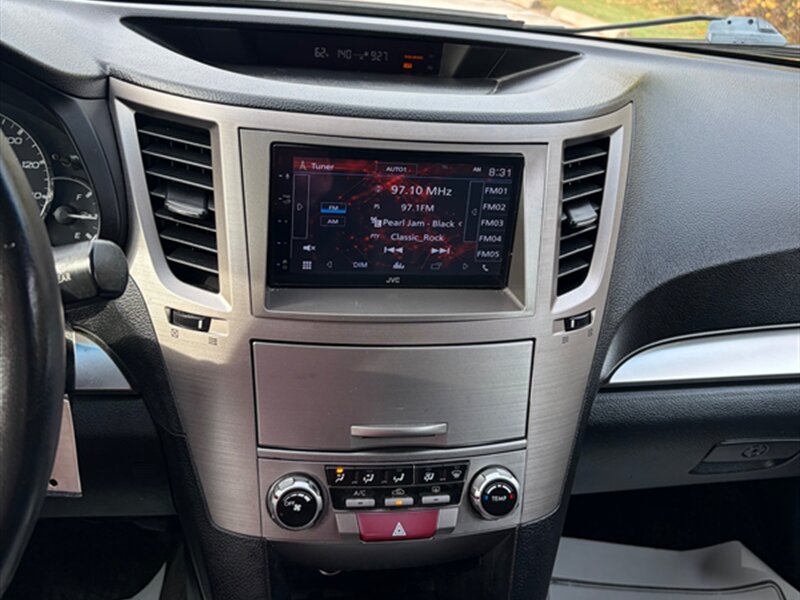 2011 Subaru Outback 2.5i Premium - Photo 14 - Midlothian, IL 60445