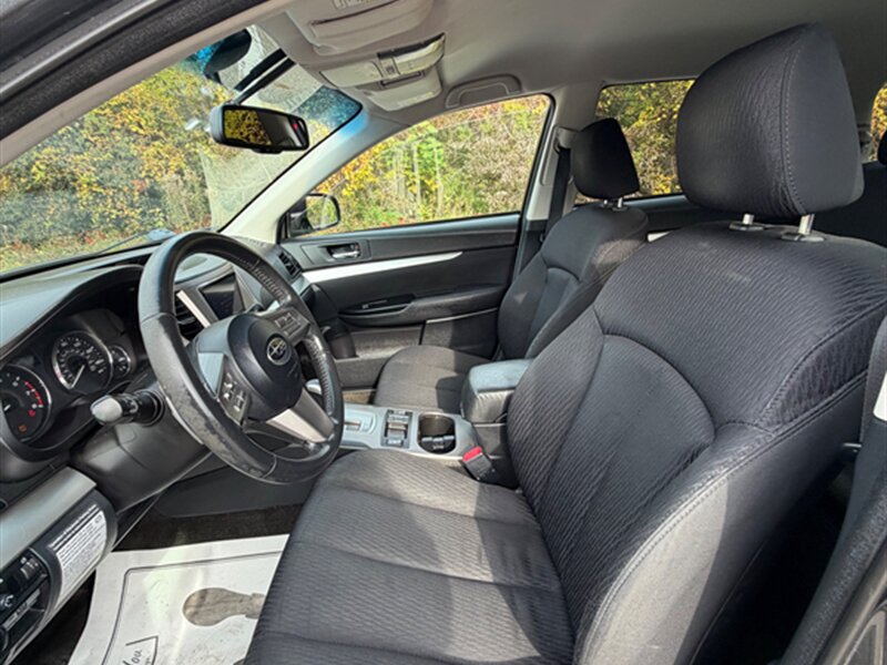 2011 Subaru Outback 2.5i Premium - Photo 17 - Midlothian, IL 60445
