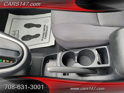 2006 Toyota Matrix XR   - Photo 17 - Midlothian, IL 60445