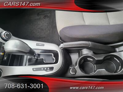 2013 Chevrolet Cruze LS Auto   - Photo 17 - Midlothian, IL 60445