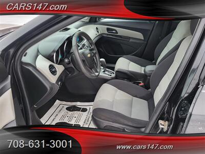 2013 Chevrolet Cruze LS Auto   - Photo 10 - Midlothian, IL 60445