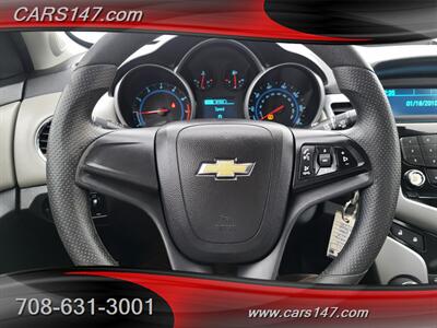 2013 Chevrolet Cruze LS Auto   - Photo 14 - Midlothian, IL 60445