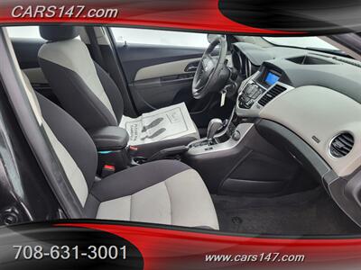 2013 Chevrolet Cruze LS Auto   - Photo 11 - Midlothian, IL 60445