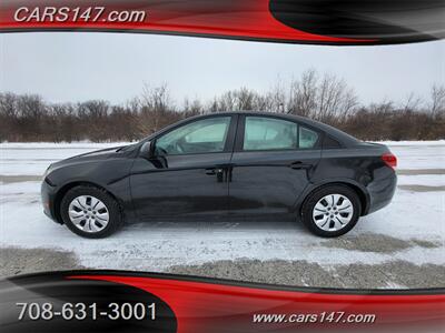 2013 Chevrolet Cruze LS Auto   - Photo 2 - Midlothian, IL 60445