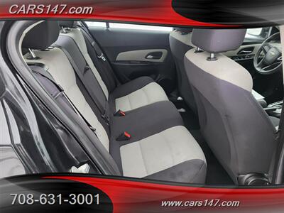 2013 Chevrolet Cruze LS Auto   - Photo 12 - Midlothian, IL 60445