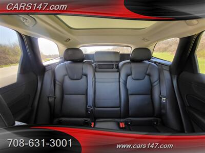 2018 Volvo XC60 T6 Momentum   - Photo 15 - Midlothian, IL 60445