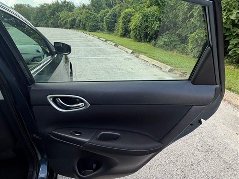 2015 Nissan Sentra SV - Photo 23 - Midlothian, IL 60445