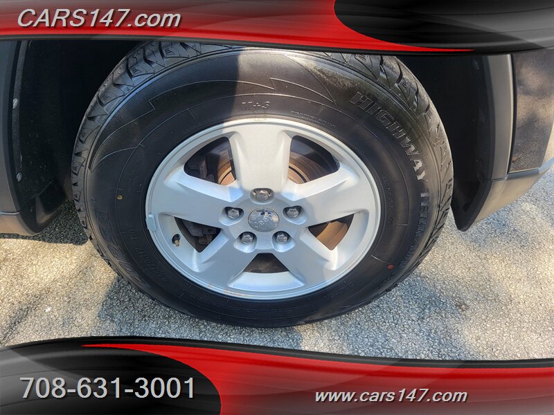 2013 Jeep Grand Cherokee Laredo photo 25