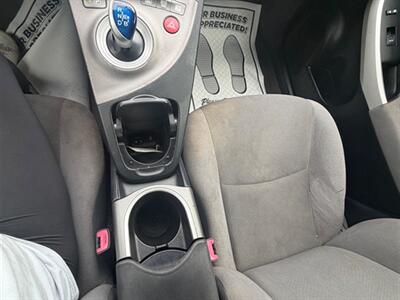 2013 Toyota Prius Two - Photo 15 - Midlothian, IL 60445