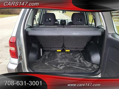 2004 Toyota RAV4   - Photo 12 - Midlothian, IL 60445