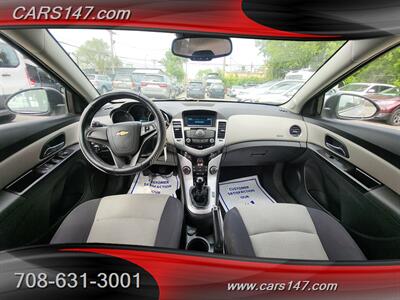 2014 Chevrolet Cruze LS Manual   - Photo 20 - Midlothian, IL 60445