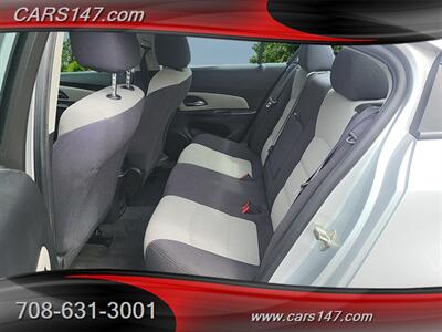 2014 Chevrolet Cruze LS Manual   - Photo 10 - Midlothian, IL 60445