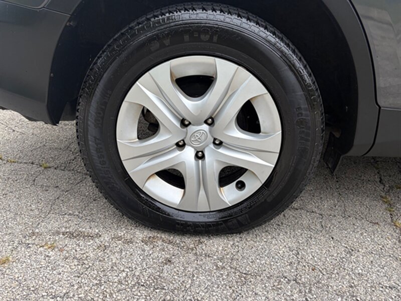 2013 Toyota RAV4 LE - Photo 27 - Midlothian, IL 60445