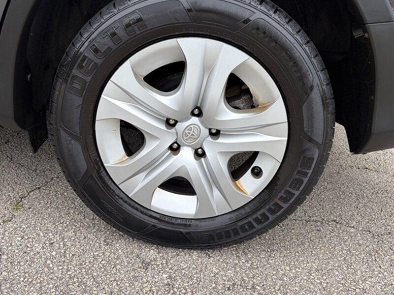 2013 Toyota RAV4 LE - Photo 28 - Midlothian, IL 60445