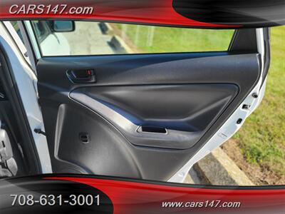 2007 Toyota Matrix   - Photo 23 - Midlothian, IL 60445