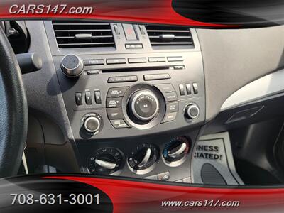 2013 Mazda Mazda3 i Sport   - Photo 16 - Midlothian, IL 60445