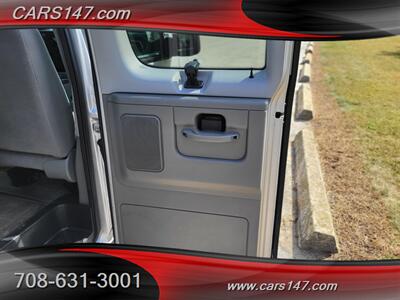 2013 Ford E-350 SD XLT   - Photo 20 - Midlothian, IL 60445