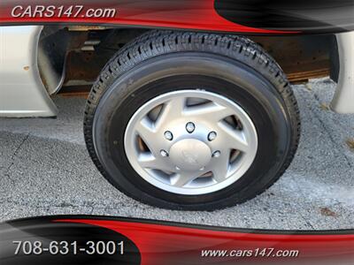 2013 Ford E-350 SD XLT   - Photo 23 - Midlothian, IL 60445