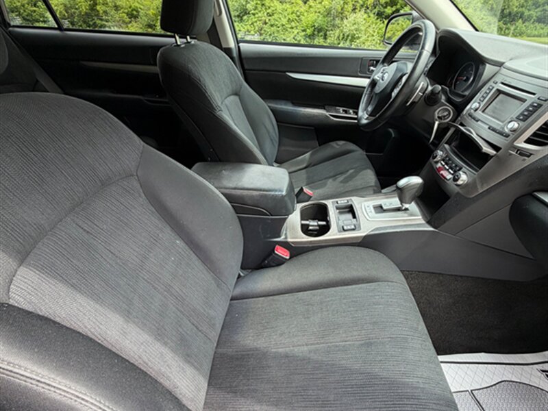 2014 Subaru Outback 2.5i Premium - Photo 16 - Midlothian, IL 60445