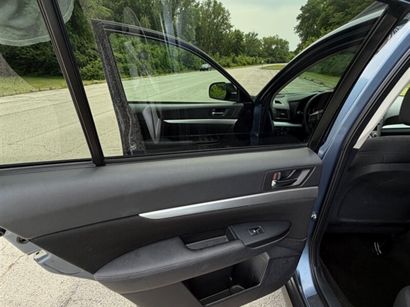 2014 Subaru Outback 2.5i Premium - Photo 23 - Midlothian, IL 60445