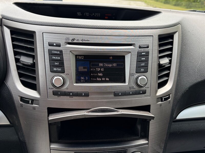 2014 Subaru Outback 2.5i Premium - Photo 13 - Midlothian, IL 60445