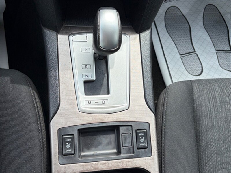 2014 Subaru Outback 2.5i Premium - Photo 14 - Midlothian, IL 60445