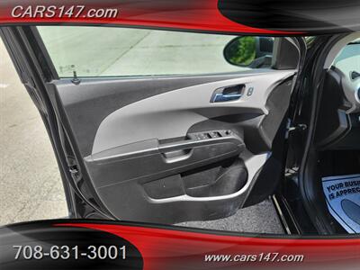 2017 Chevrolet Sonic LT Auto   - Photo 10 - Midlothian, IL 60445