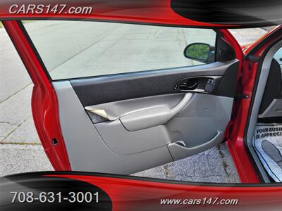 2006 Ford Focus ZX3 SES   - Photo 12 - Midlothian, IL 60445