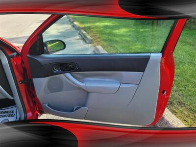 2006 Ford Focus ZX3 SES   - Photo 14 - Midlothian, IL 60445