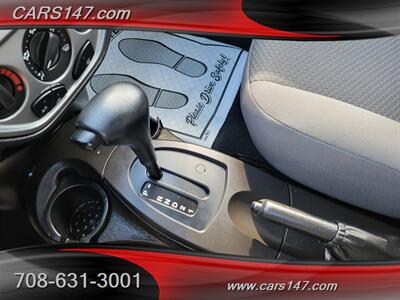 2006 Ford Focus ZX3 SES   - Photo 17 - Midlothian, IL 60445