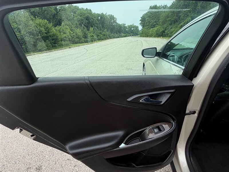 2016 Chevrolet Malibu Premier - Photo 23 - Midlothian, IL 60445