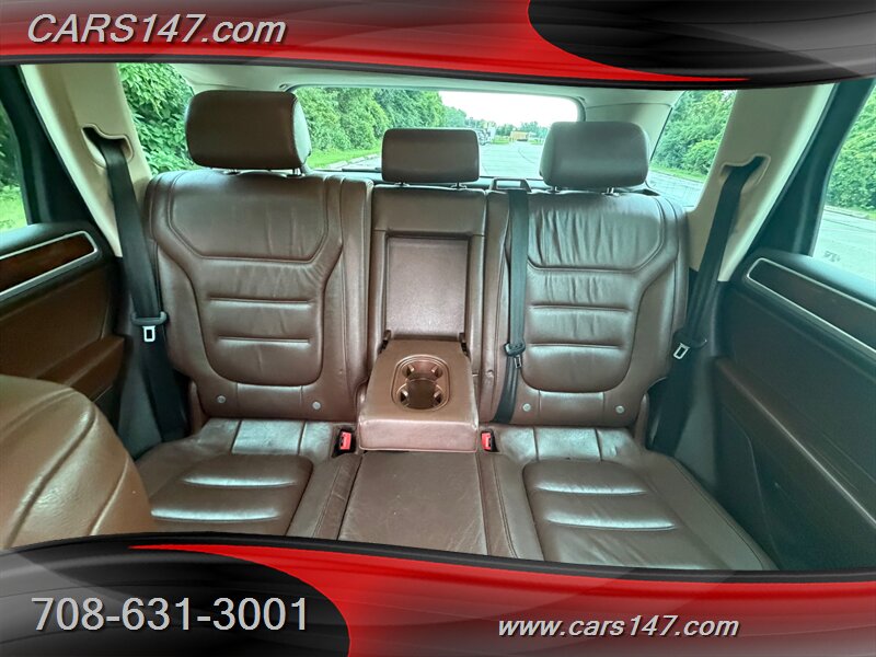 2012 Volkswagen Touareg TDI Lux - Photo 12 - Midlothian, IL 60445
