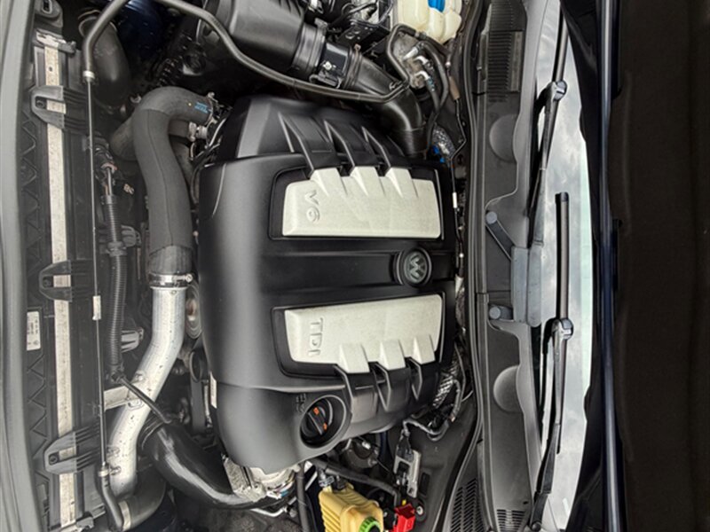 2012 Volkswagen Touareg TDI Lux - Photo 32 - Midlothian, IL 60445