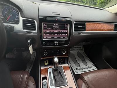 2012 Volkswagen Touareg TDI Lux - Photo 15 - Midlothian, IL 60445