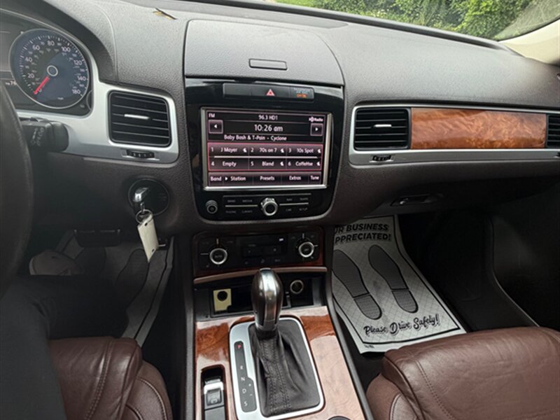 2012 Volkswagen Touareg TDI Lux - Photo 15 - Midlothian, IL 60445