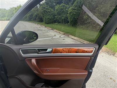 2012 Volkswagen Touareg TDI Lux - Photo 23 - Midlothian, IL 60445