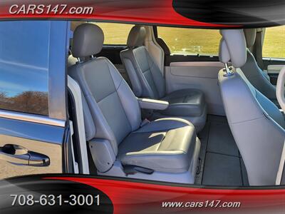 2012 Volkswagen Routan SE   - Photo 13 - Midlothian, IL 60445