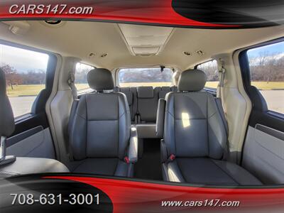 2012 Volkswagen Routan SE   - Photo 16 - Midlothian, IL 60445