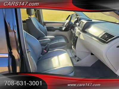 2012 Volkswagen Routan SE   - Photo 12 - Midlothian, IL 60445