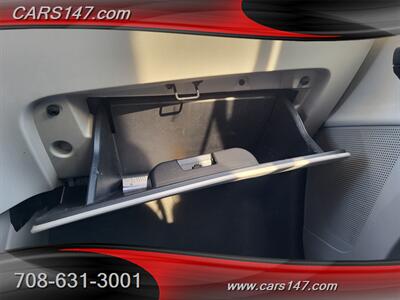 2012 Volkswagen Routan SE   - Photo 22 - Midlothian, IL 60445