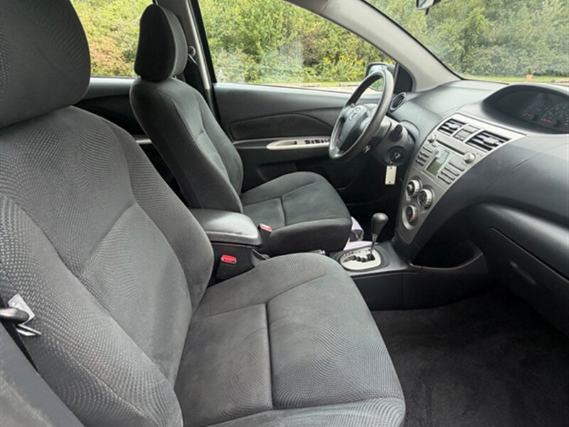2011 Toyota Yaris - Photo 16 - Midlothian, IL 60445