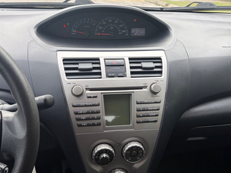 2011 Toyota Yaris - Photo 12 - Midlothian, IL 60445