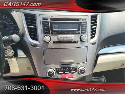 2013 Subaru Outback 2.5i Premium   - Photo 12 - Midlothian, IL 60445