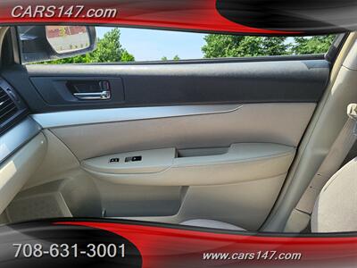2013 Subaru Outback 2.5i Premium   - Photo 20 - Midlothian, IL 60445