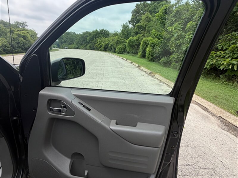 2016 Nissan Frontier SV - Photo 23 - Midlothian, IL 60445