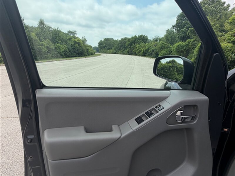 2016 Nissan Frontier SV - Photo 22 - Midlothian, IL 60445